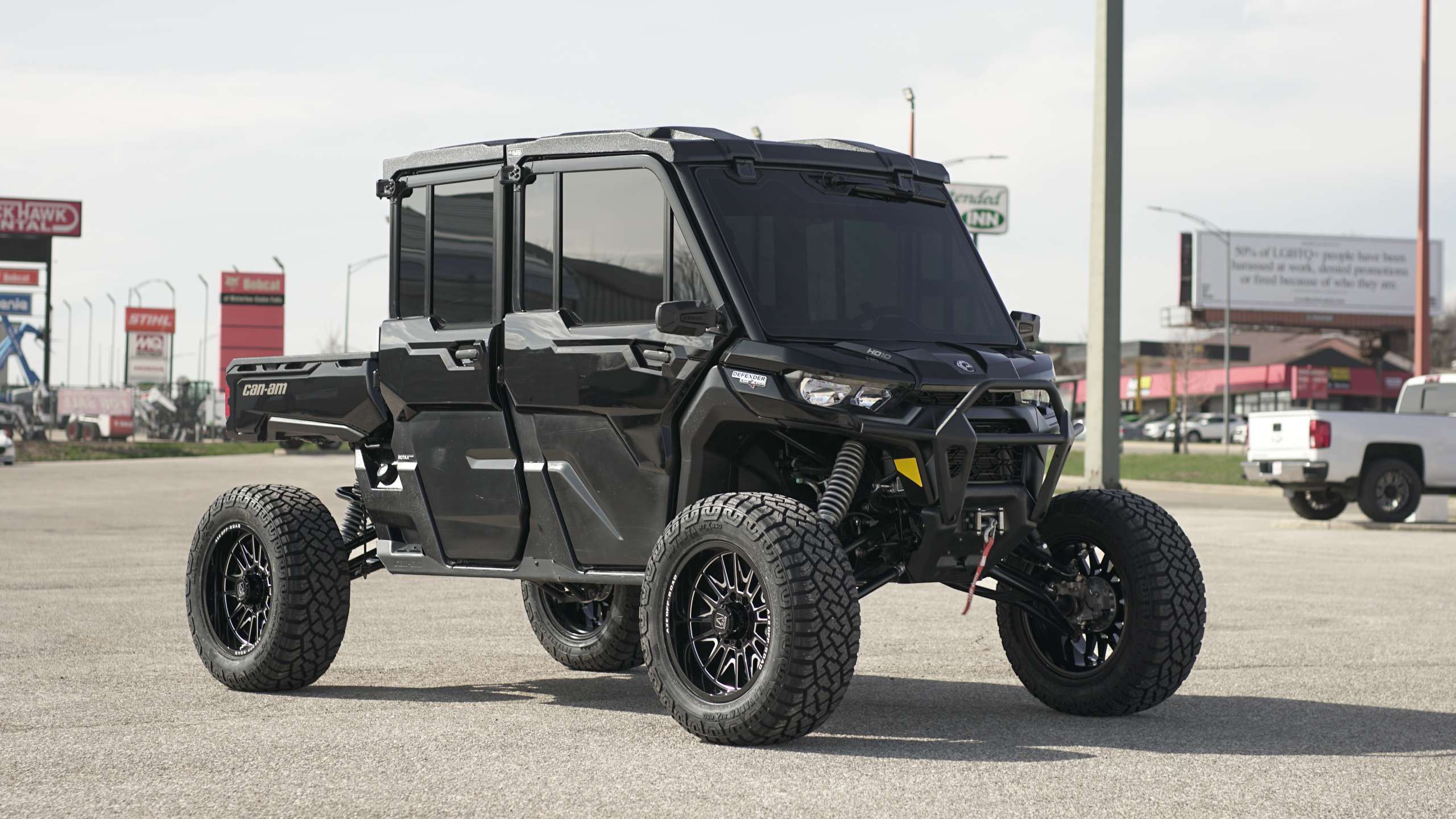 Can-Am Defender HD10